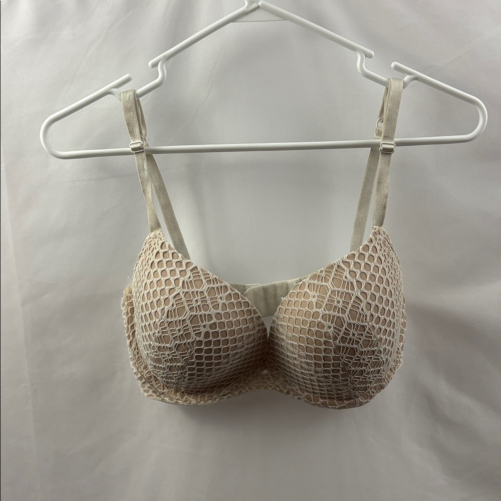 Victoria's Secret Very Sexy Lightly Lined Plunge Bra White Tan Fishnet Lace 34DD